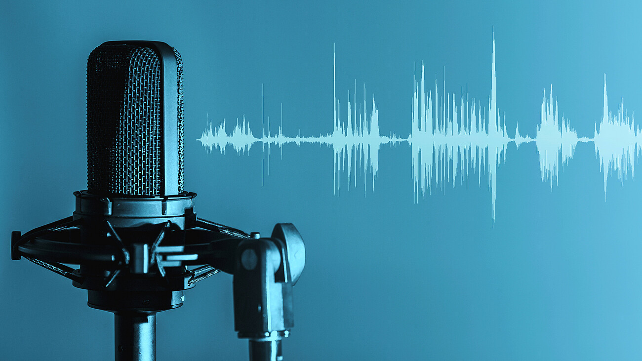 Microphone with waveform on blue background, broadcasting or podcasting banner
